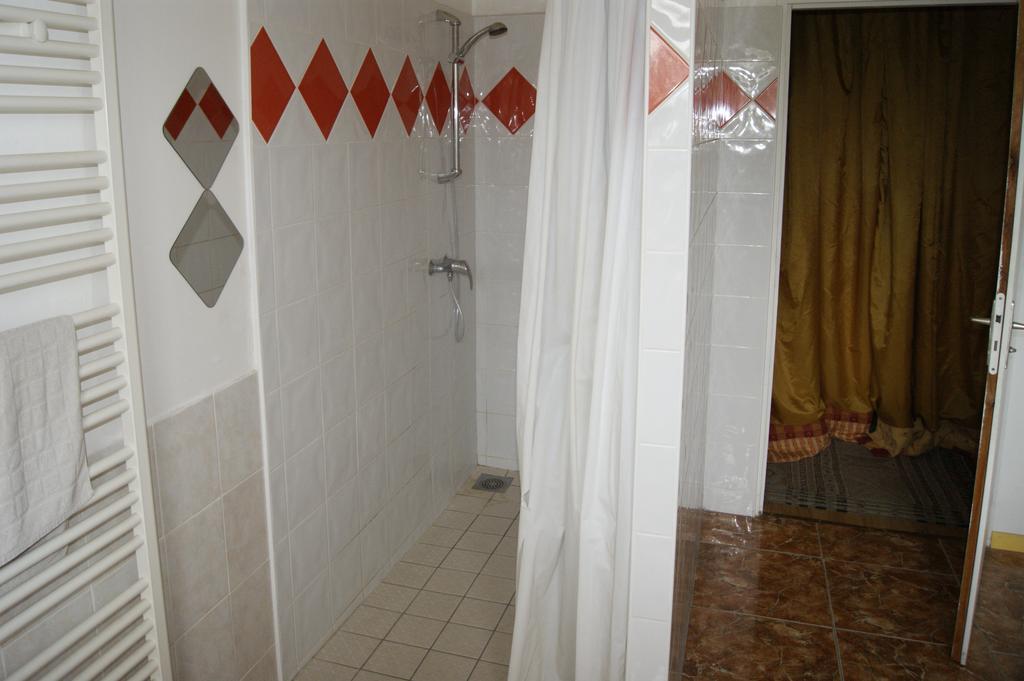 Chambres D'Hotes La Noyeraie Izeron Szoba fotó